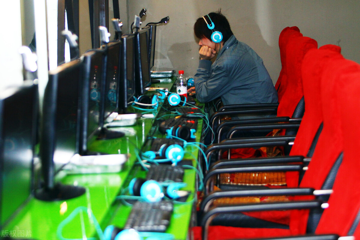 网络游戏是精神*片鸦**？能让人玩到无法自拔，诱导充值只为钱