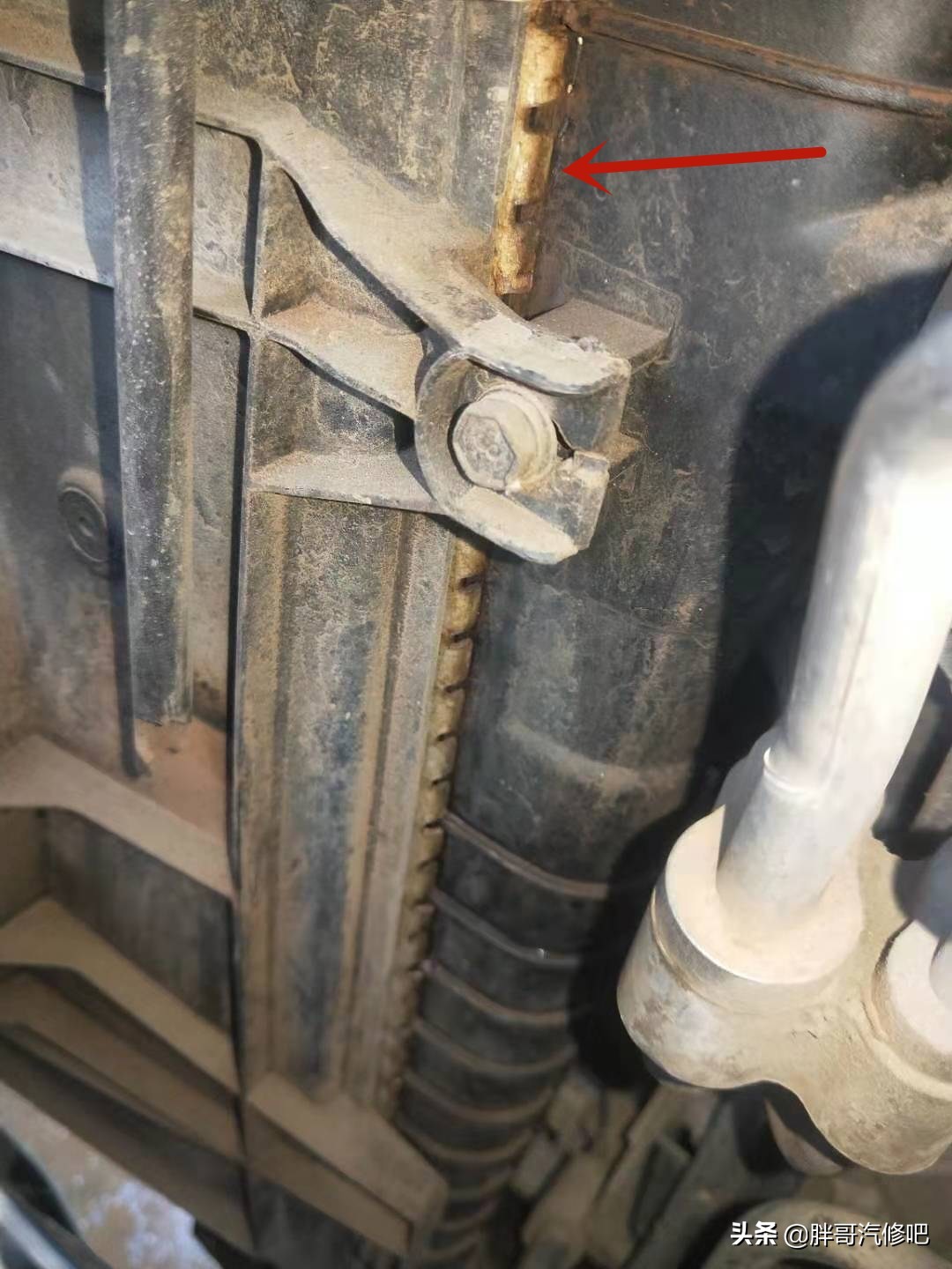 更换防冻液需要清理暖风水箱吗,清洗防冻液水箱的正确方法