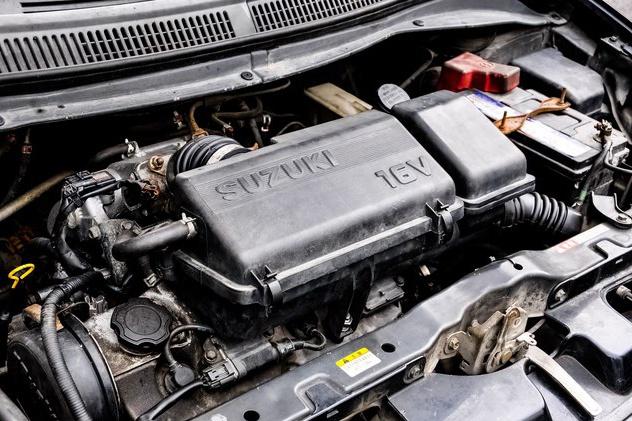 大学生花1万买铃木雨燕,大学生花一万元买二手车练手