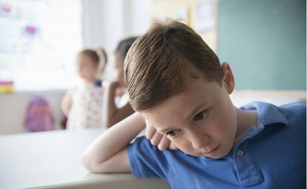 孩子总两腿夹着有什么坏处,孩子出现夹大腿家长要不要教育