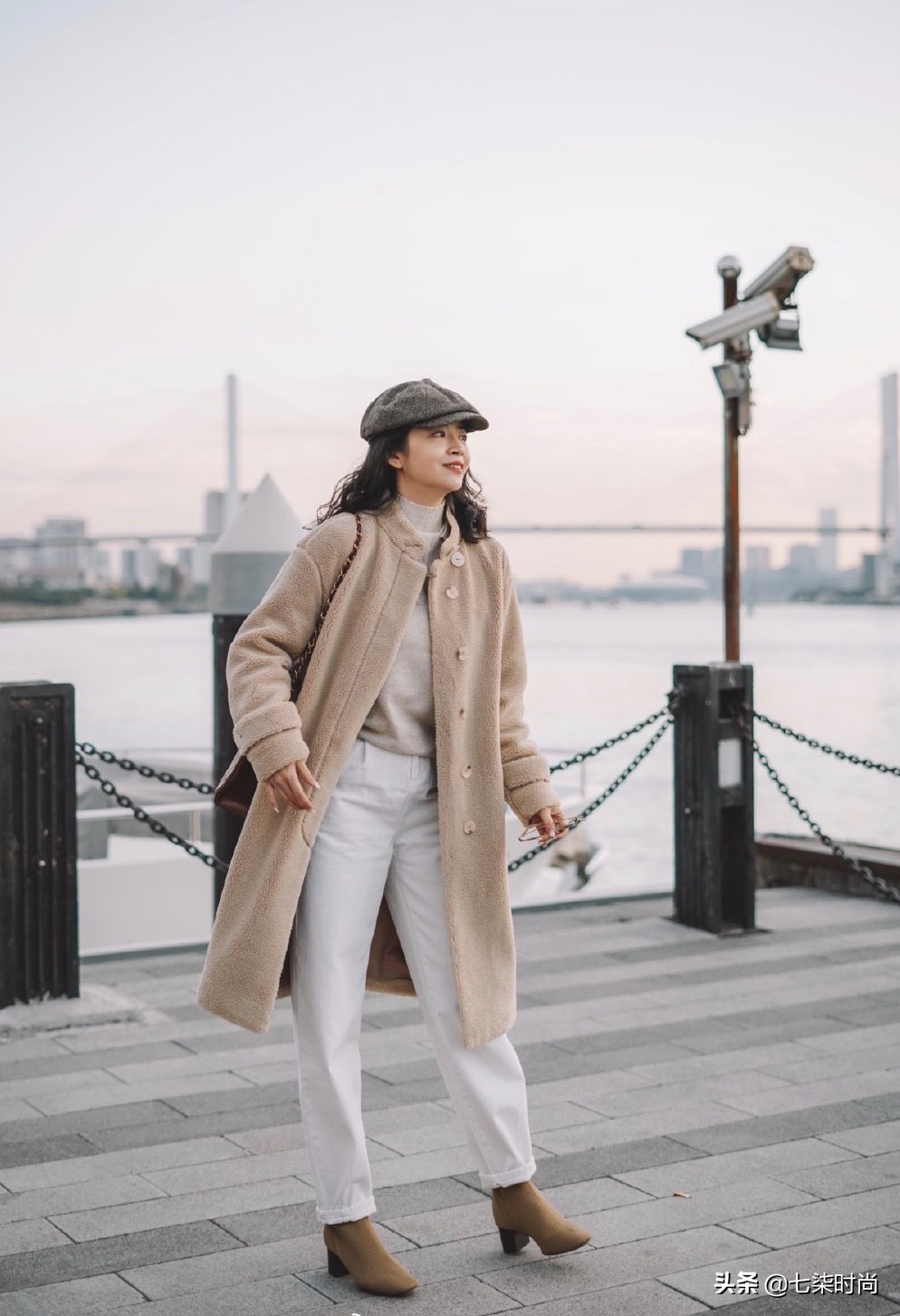 冬天不露腿怎么穿的保暖又显瘦,三木母女紫色连衣裙穿搭