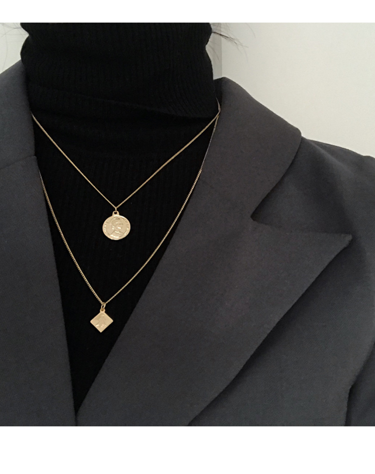 秋冬配毛衣项链选哪个颜色好看,冬天穿毛衣如何戴金项链