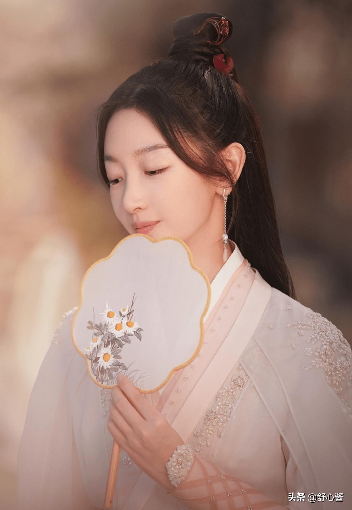 三金影后周冬雨为何会下凡拍电视,三金影后周冬雨真的有演技吗