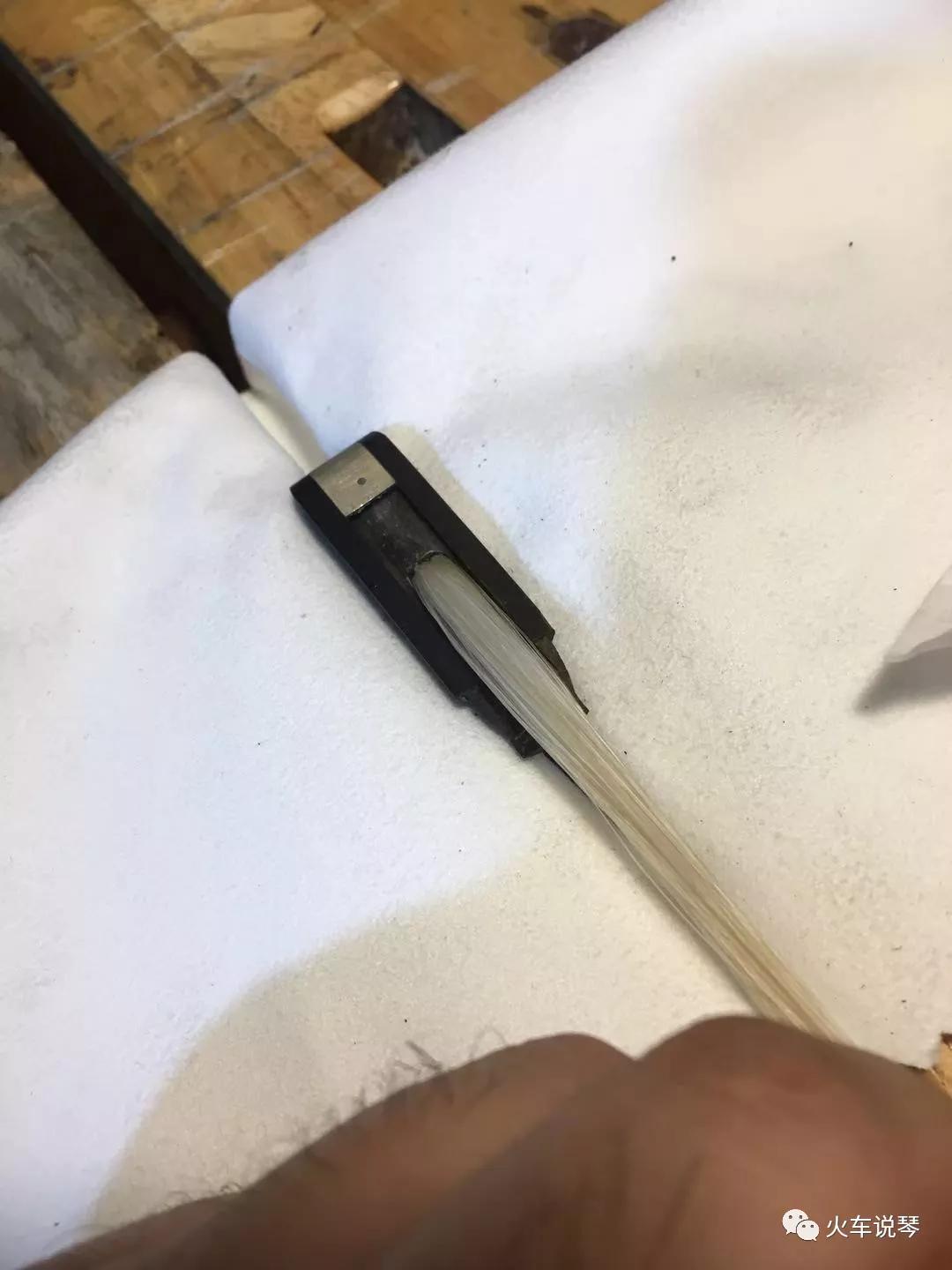 手把手带你学换刃,高档的小提琴弓毛用平了怎么换