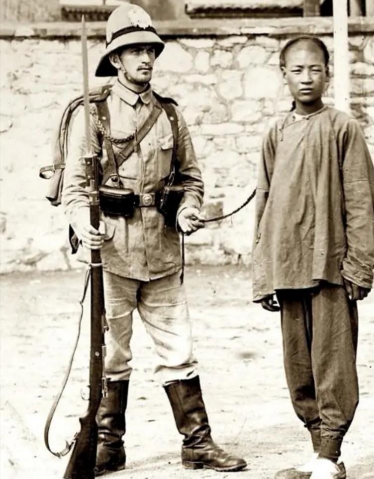 八国联军侵略老北京的哪一年,八国联军攻陷北京后犯下哪些罪行