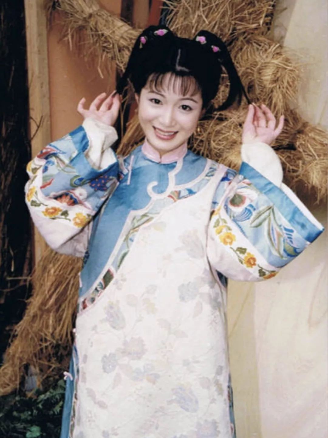 陈少霞晒与老公度假照,陈少霞抱女儿照片