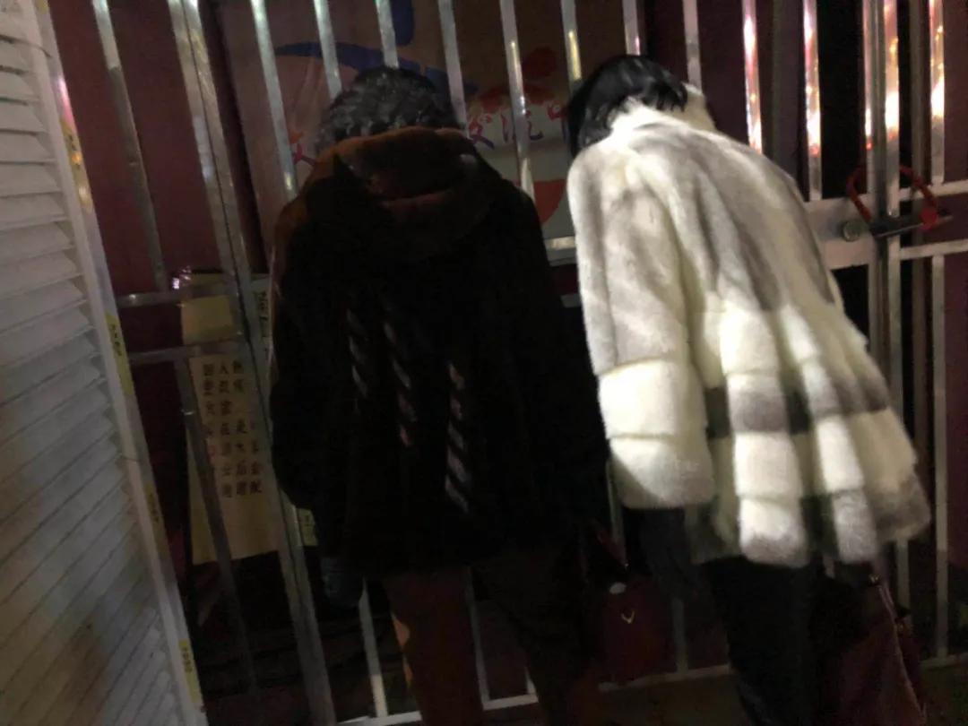 台上一首歌，台下瞎来，90s砂舞厅的粉红回忆