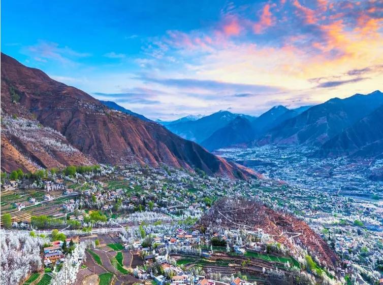 3月川西惊艳了所有人,千树万树梨花开川西