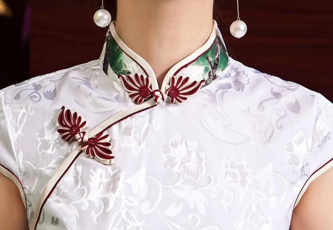 女性身材雕塑作品,温婉的旗袍造型