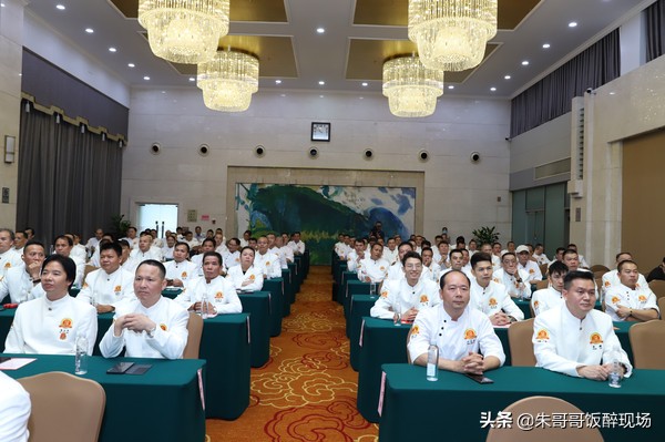 何逸奎大师,华南烹饪技术学校何逸奎