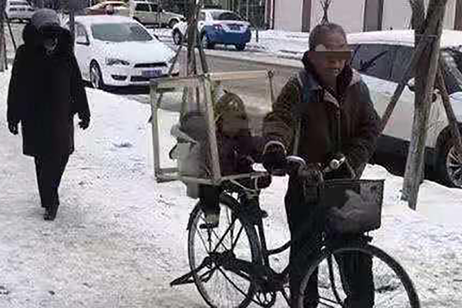 爷爷怕宝宝冷,爷爷怕小孩冷