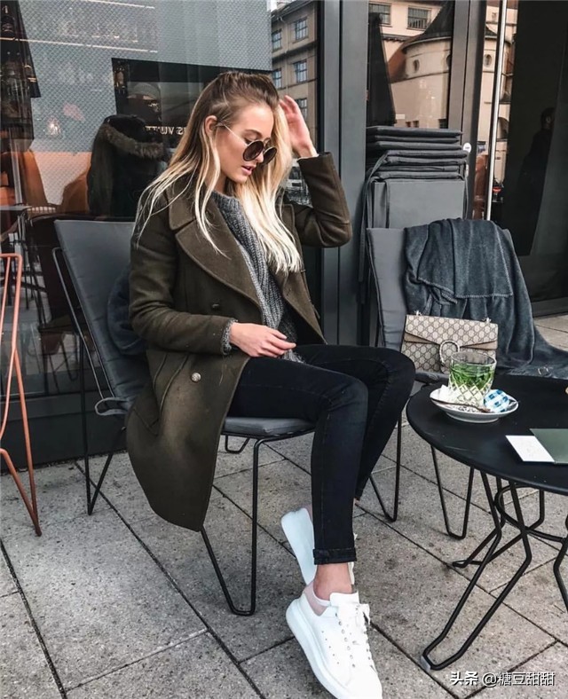 冬天穿大衣搭什么鞋好看,适合冬天搭大衣的单鞋