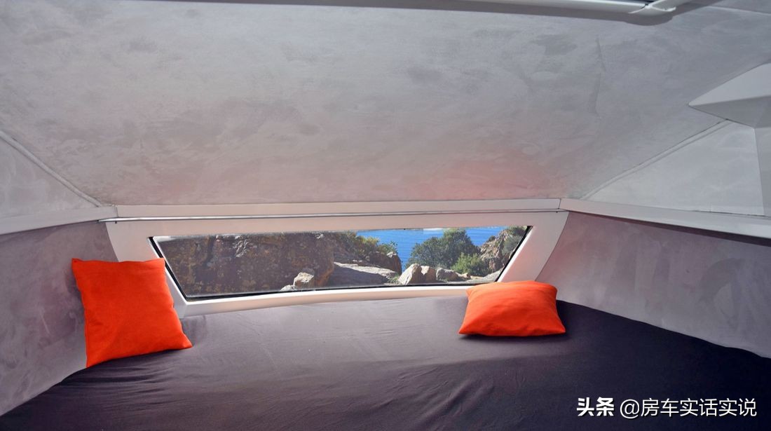 和一般常见的皮卡房车布局不同,dmax皮卡房车六座布局