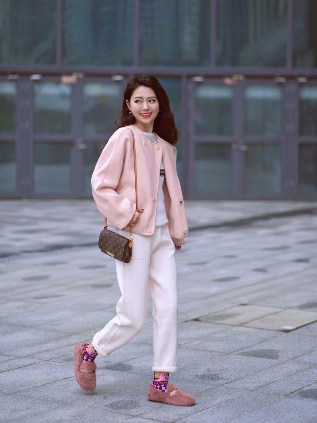 今春穿这4件薄外套好看撩人,这几款外套简单搭配帅气显年轻