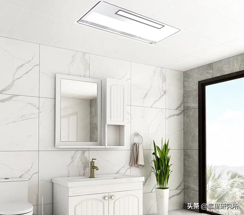 冬天洗澡用浴霸好还是暖风机好,冬天洗澡不冷的浴霸