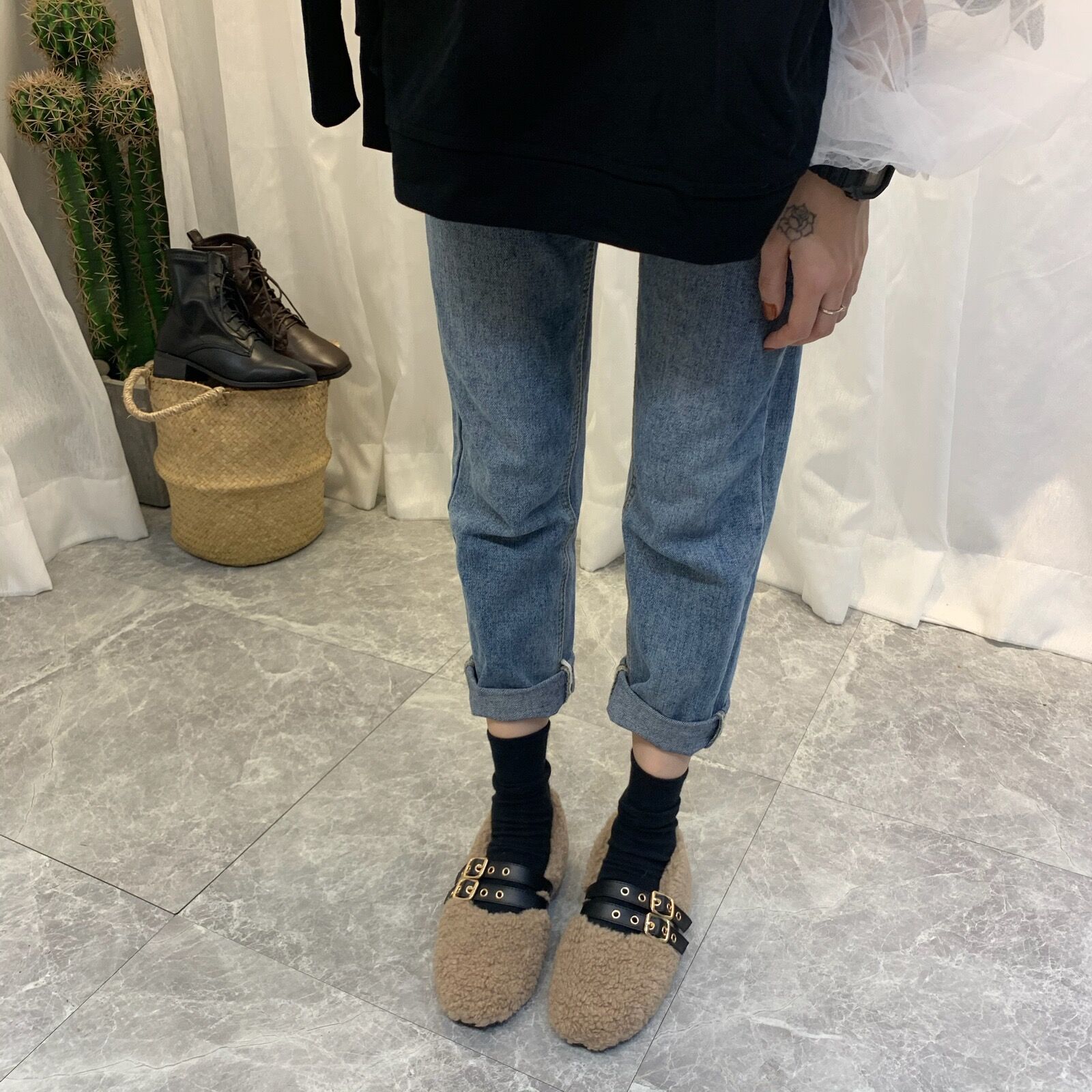 脚底有毛的人,脚底长毛的原因引起的