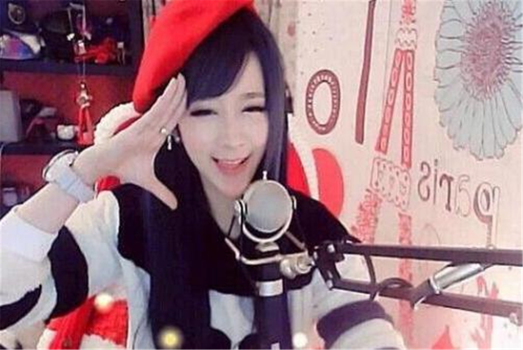 “给我一万买设备”，15岁女儿想辍学当网红，却遭农民老爸回怼