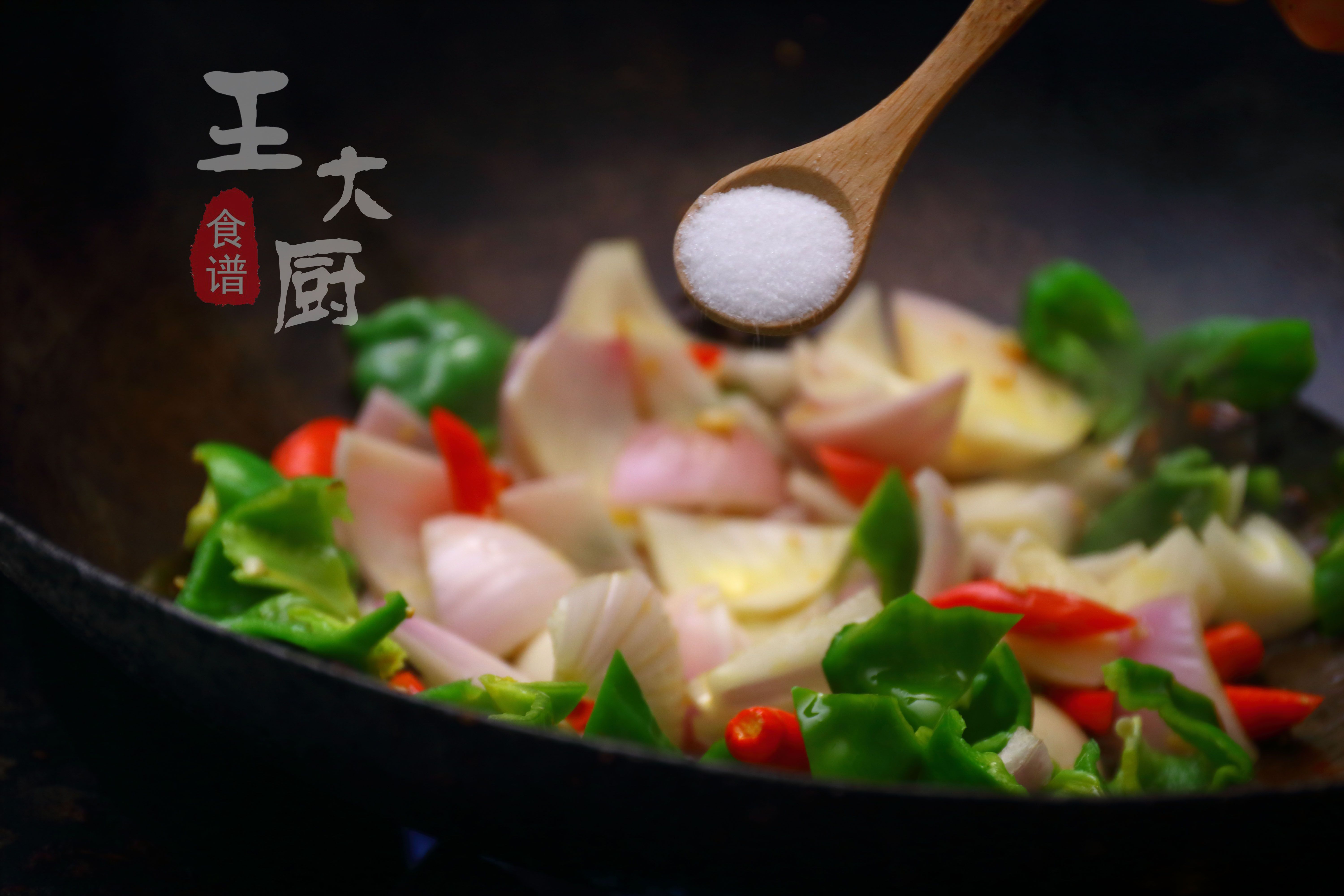 干锅肥肠的家常做法,香辣爽口,肥而不腻,超下饭,家人都爱吃