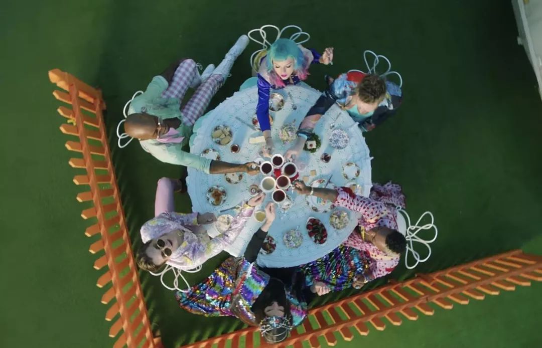 youneedtocalmdownmv意思,youneedtocalmdownmv解读