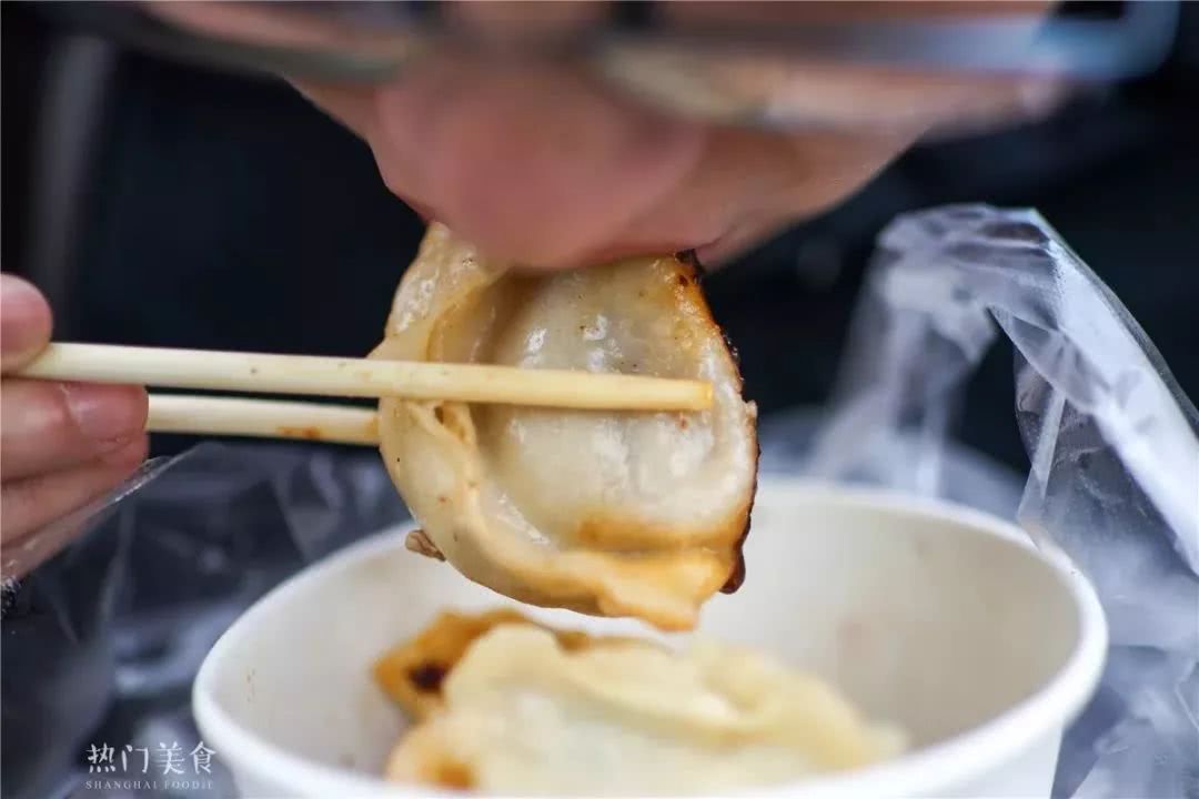 早餐界的排队王----乔馋锅贴,1.2一个居然年赚200多万元