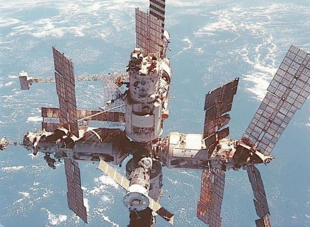 航天员太空产生的便便如何处理,宇航员在太空便便会落到地面吗