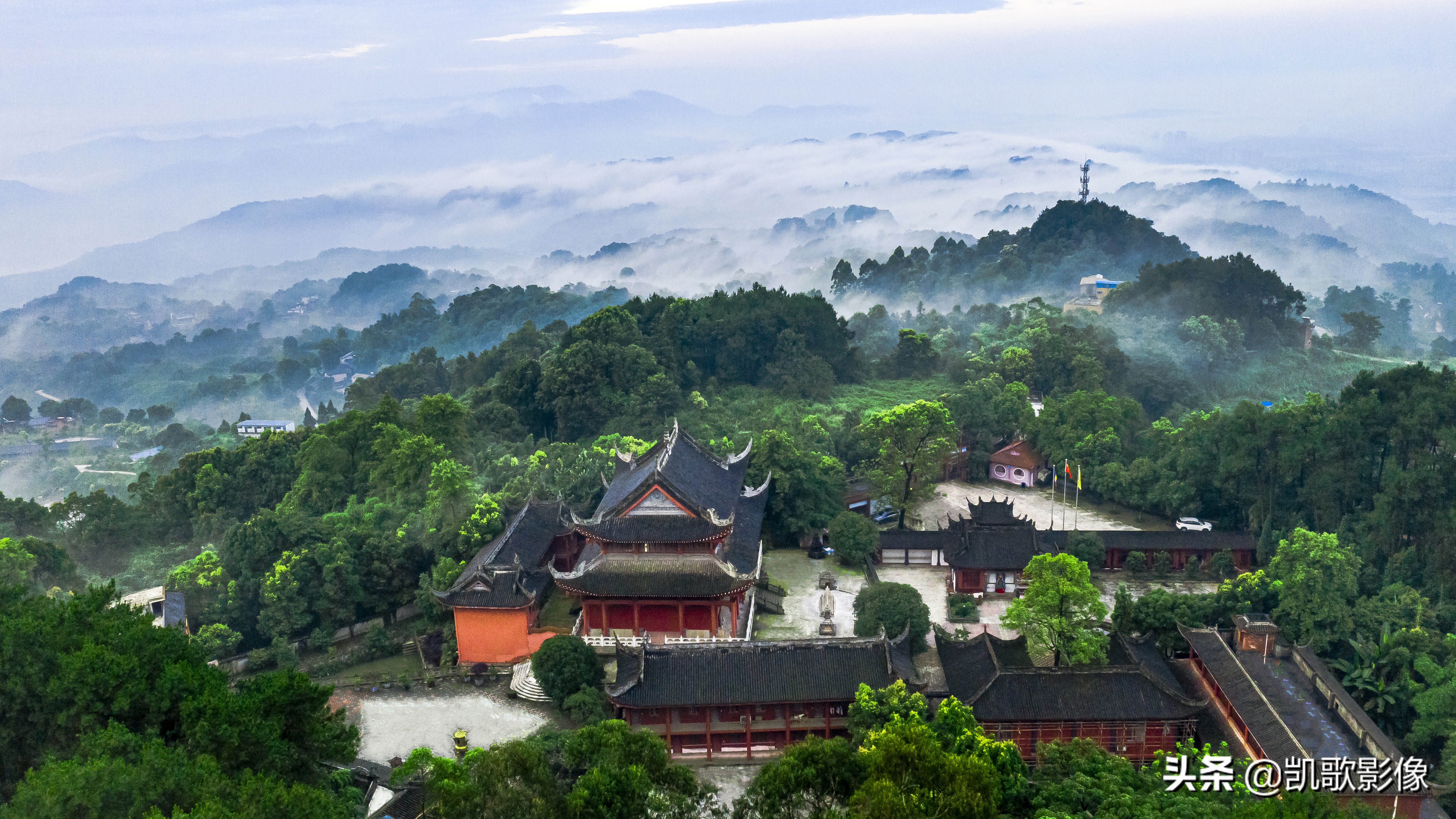 云篆风清.天然雕饰.巍巍云篆山涛涛长江水流传千年古巴渝风光静美