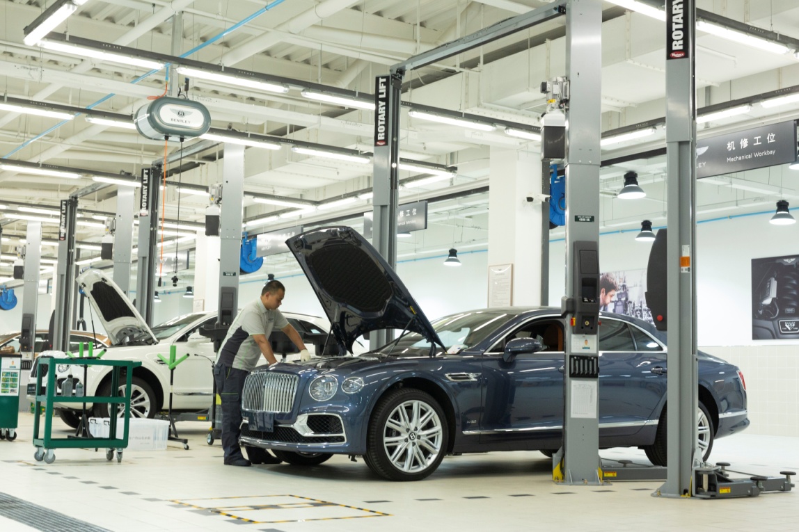 宾利欧陆gtmulliner交车仪式,宾利欧陆gtmulliner2024款敞篷