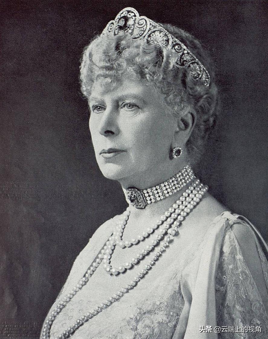 头皮扯出血也得忍着,这才是真正的“欲戴王冠必承其重”