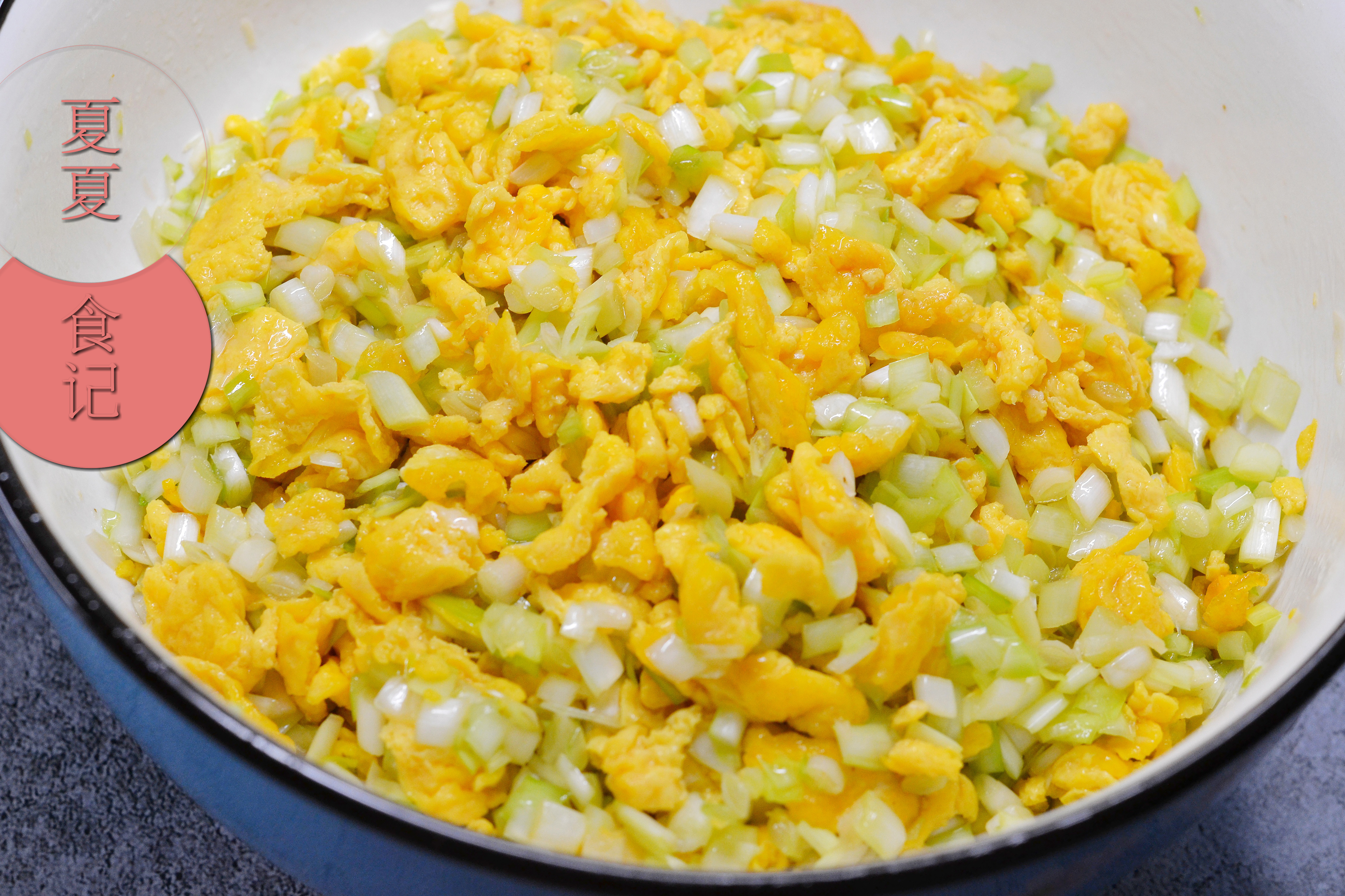 青菜包饺子怎么能不出水,青菜虾仁饺子馅怎么调最好