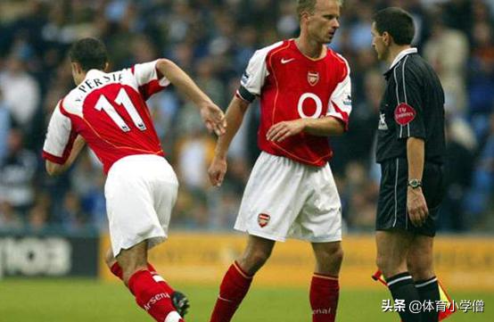 弗尔克鲁格和范佩西谁厉害,罗宾范佩西头球