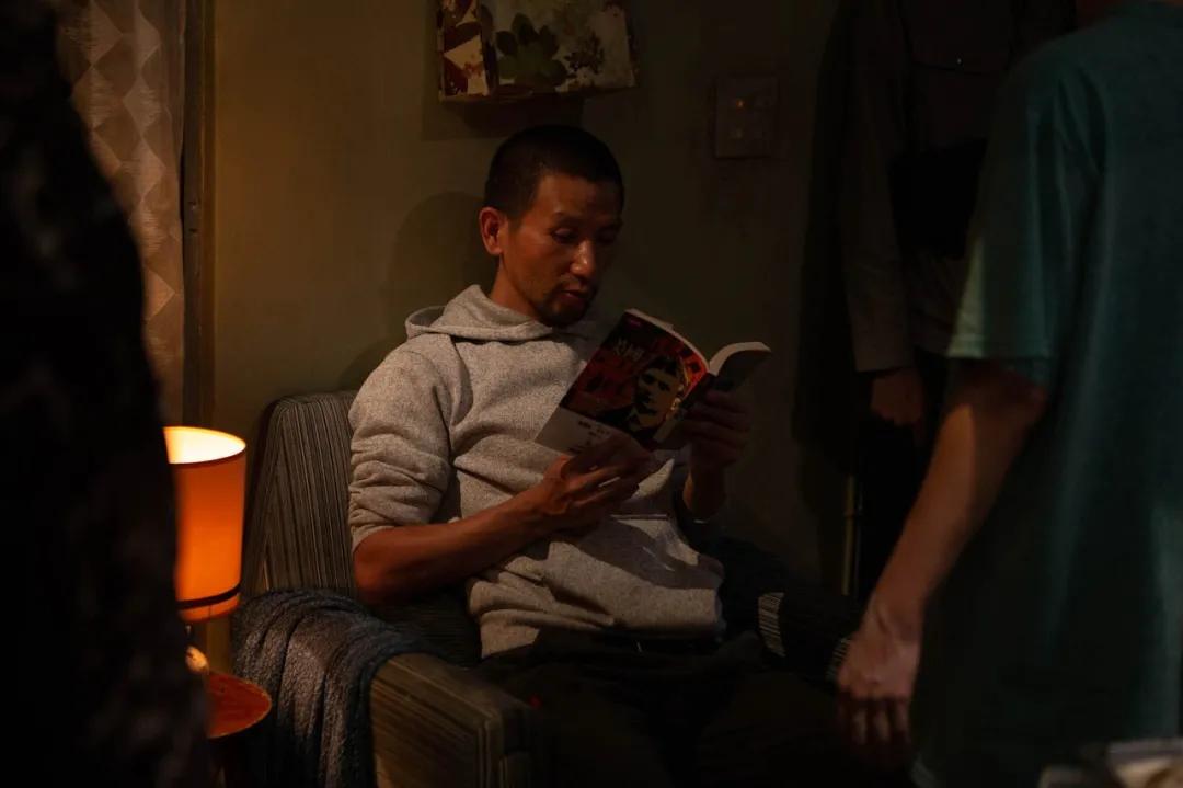 家人贩毒、偷渡、挖玉......他活成了一部电影