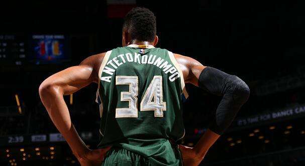 34号字母哥球衣上身,34号球衣字母哥