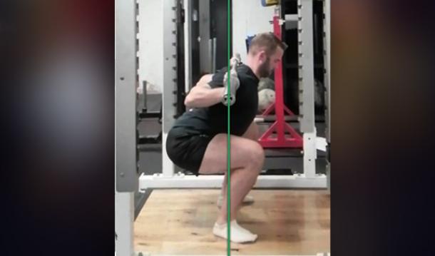 深蹲练腿后的惨状,深蹲失误名场面