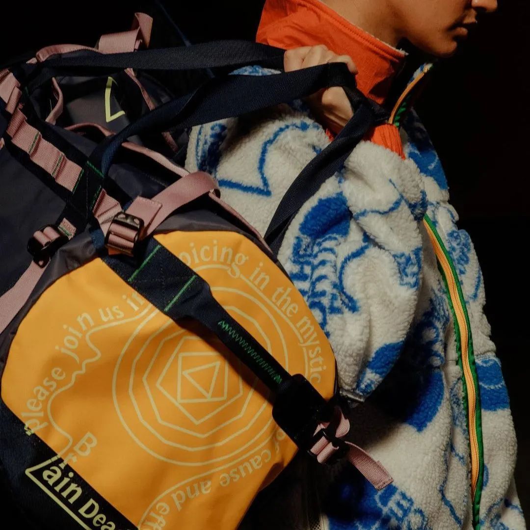 欧阳娜娜同款潮流品牌,欧阳娜娜同款联名卫衣