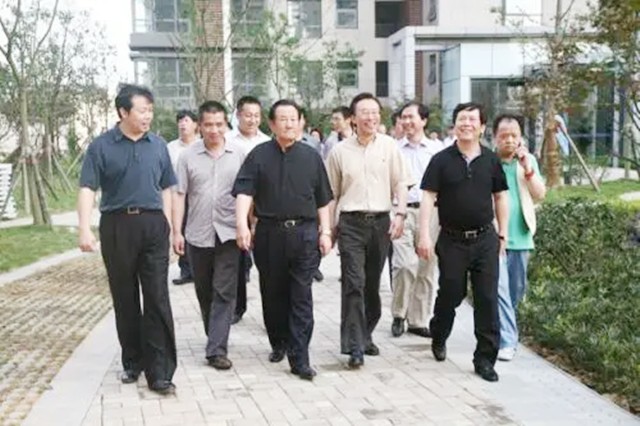 2年前“平民市长”张百发追悼会：北京市民自发赶来，送别老市长