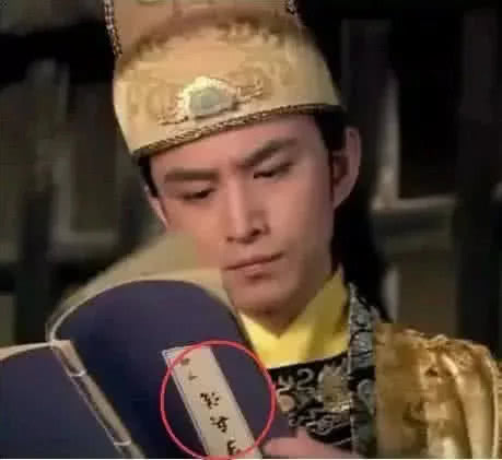 雍正被康熙秘密召见穿帮镜头,雍正穿帮镜头运动鞋