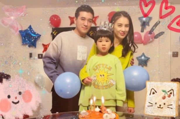 黄圣依小儿子过生日，一家四口齐出镜，哥哥成熟稳重弟弟乖巧可爱