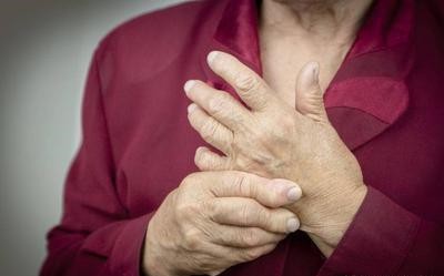 治疗类风湿关节炎切莫轻信特效药,治疗类风湿如何避免感染