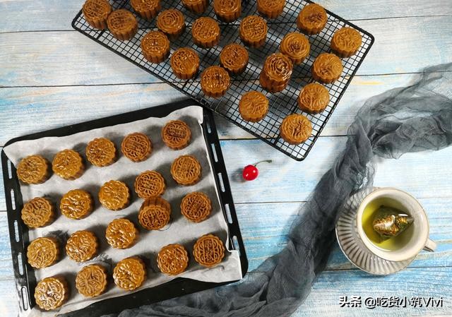 无蔗糖黑芝麻月饼做法,黑糖流心月饼的制作过程