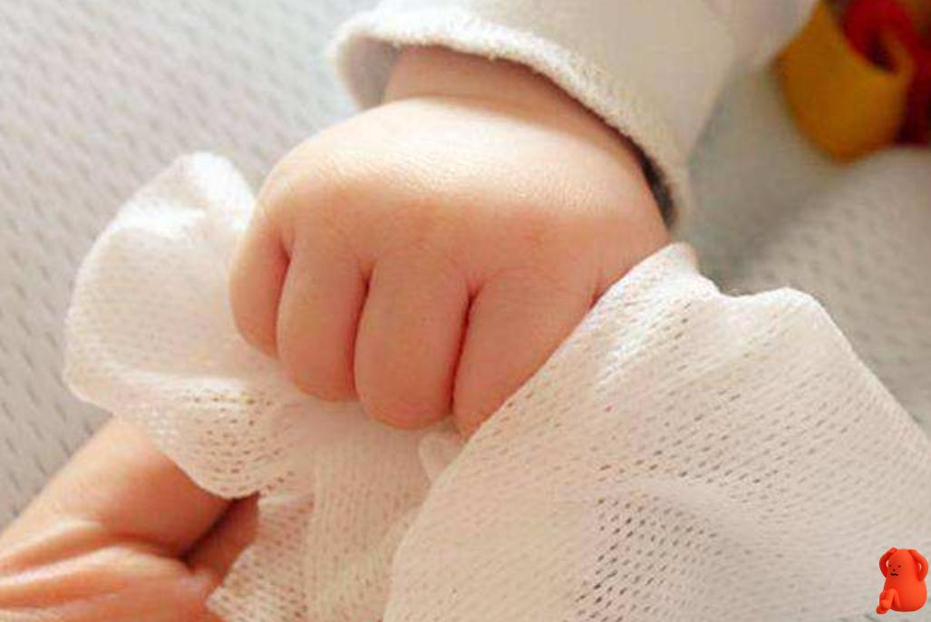 湿纸巾擦屁屁婴儿,湿纸巾能擦宝宝嘴巴嘛