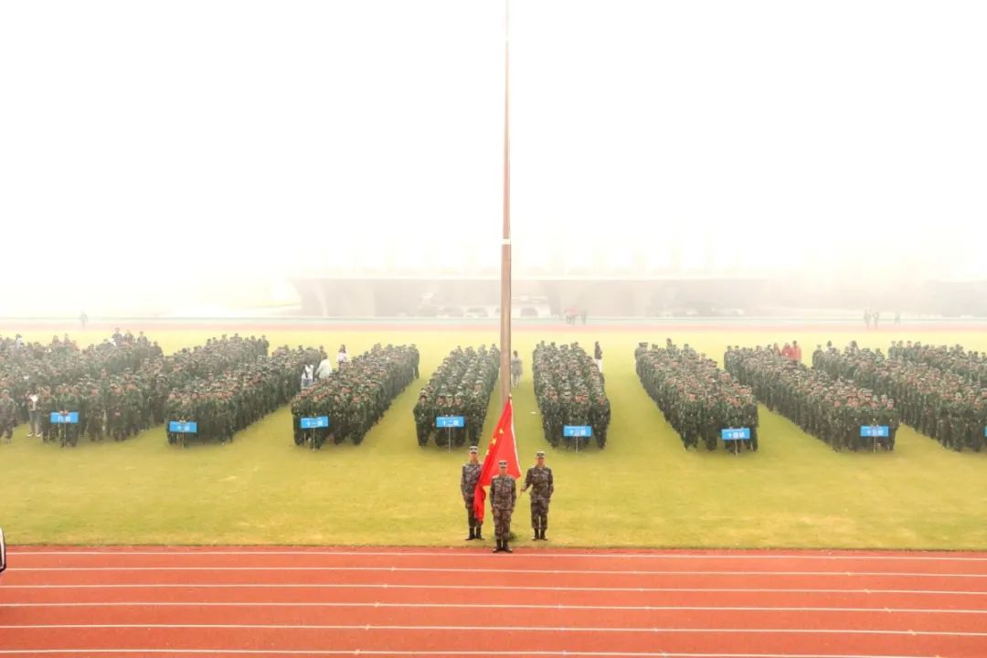 用最酷的姿势开场|沈阳城市学院举行2020级新生军训开营仪式