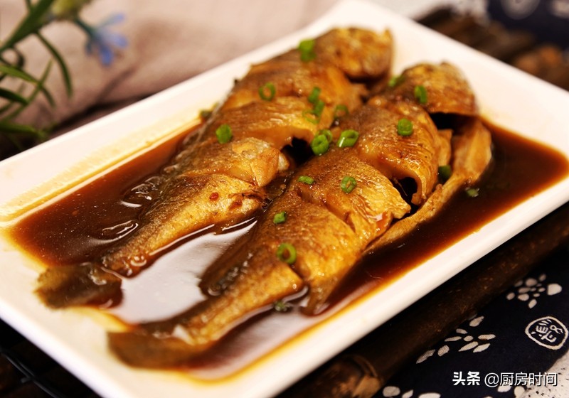 煎鱼总是粘锅怎么办？三种方法教给你，保证让你煎出的完整又好吃