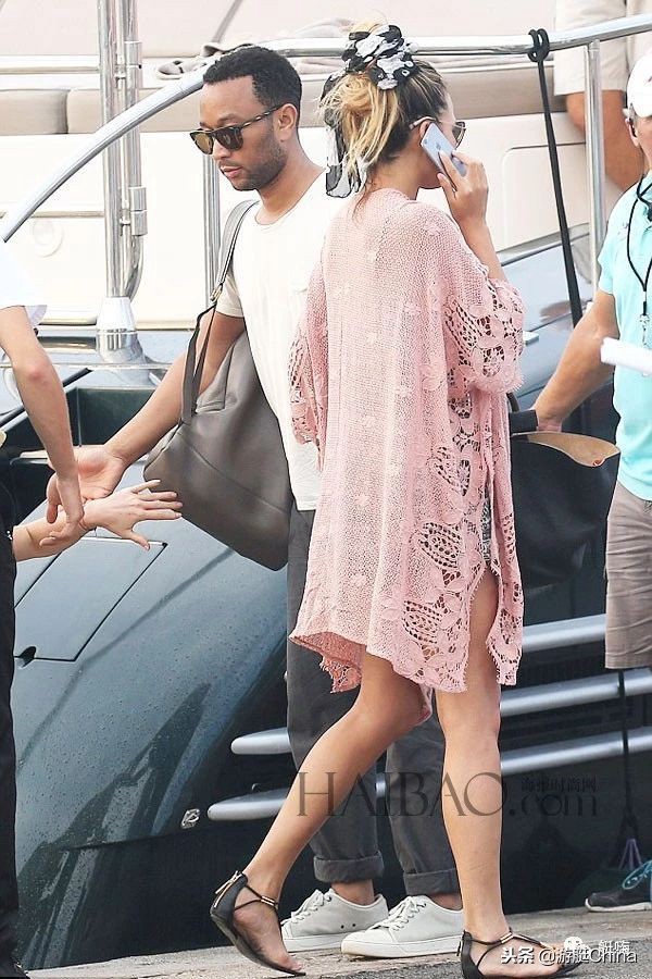 吉娘娘与刘雯一起走秀,刘雯吉娘娘同台