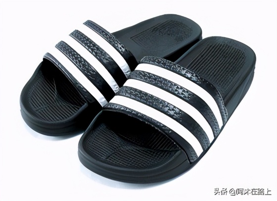 为什么韩国人都爱穿三条杠的拖鞋,韩国人为什么迷恋三道杠拖鞋