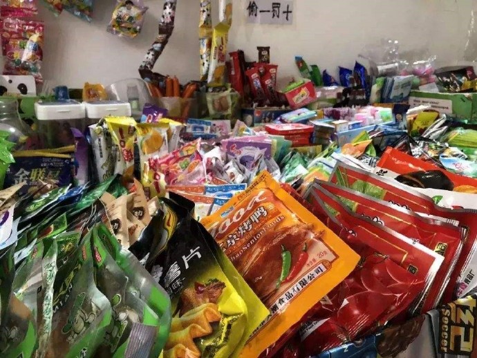 年租金173万的学校小卖部靠啥盈利，学校里的生意真有这么暴利？