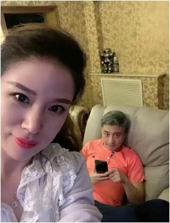 周炜是有白发了吗,46岁周炜满头白发