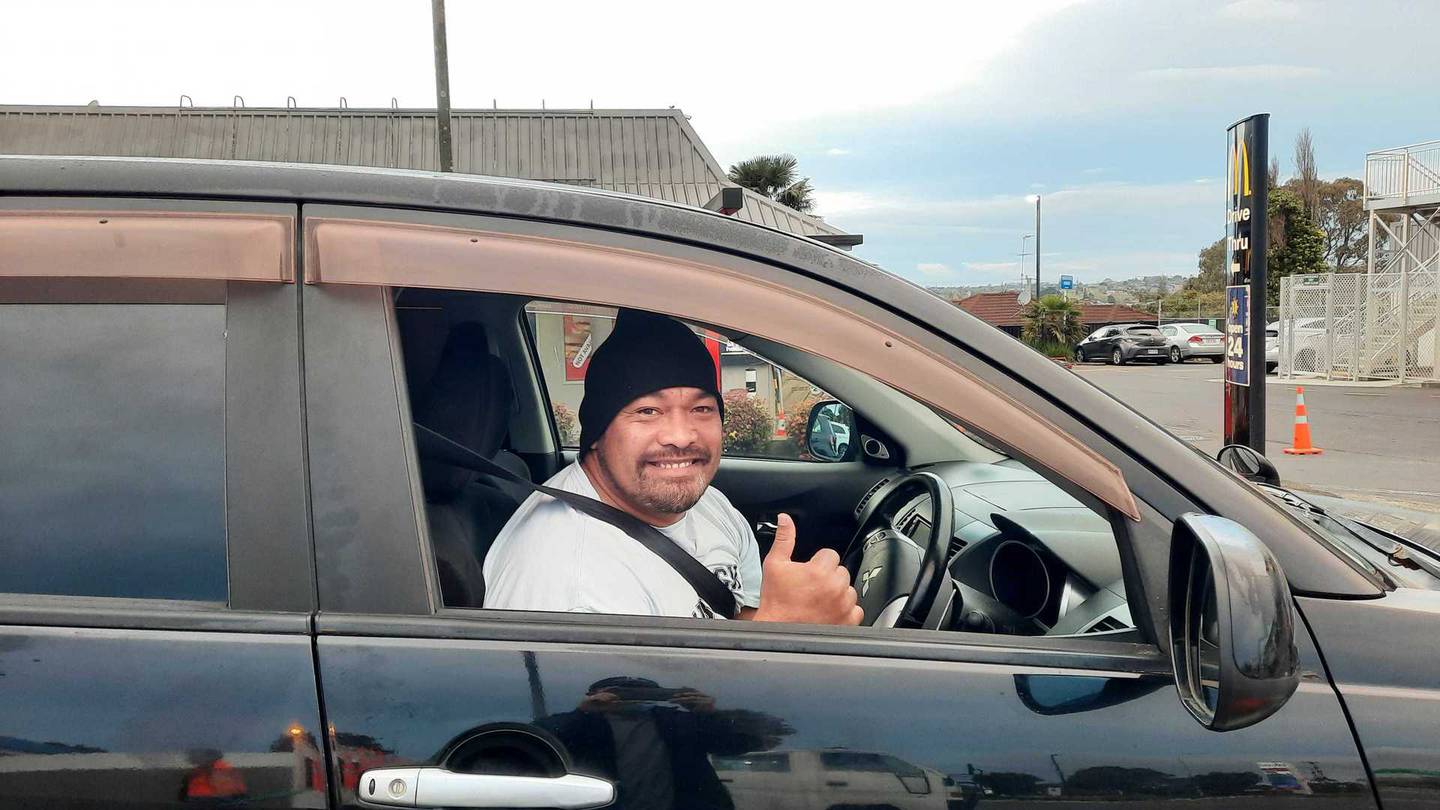 黑帮“*私走**”KFC全家桶被捕？吃不到垃圾食品，新西兰人馋坏了