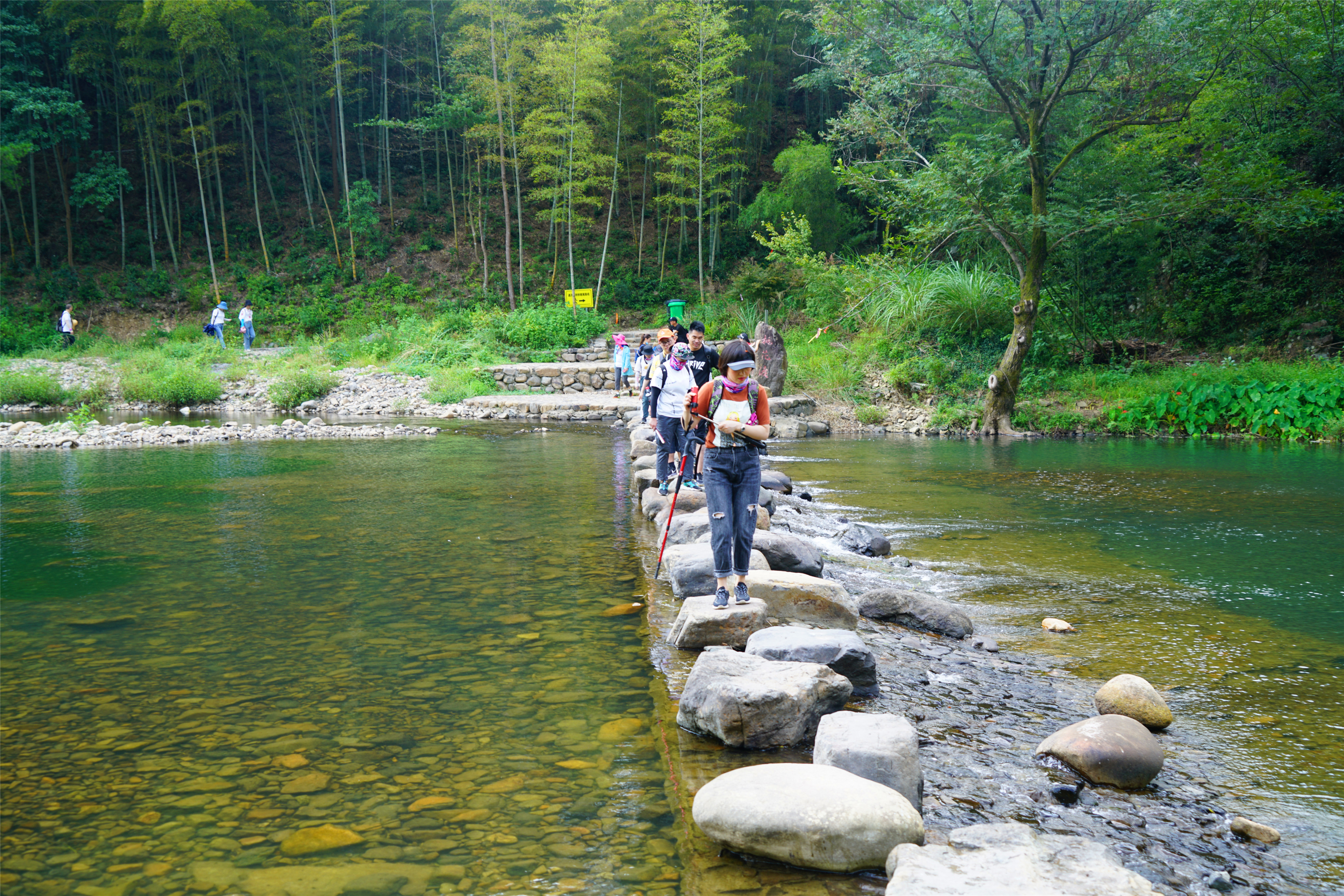 新昌这条溪，近来大火，古时是*私走**食盐秘密通道之一，人称十八渡