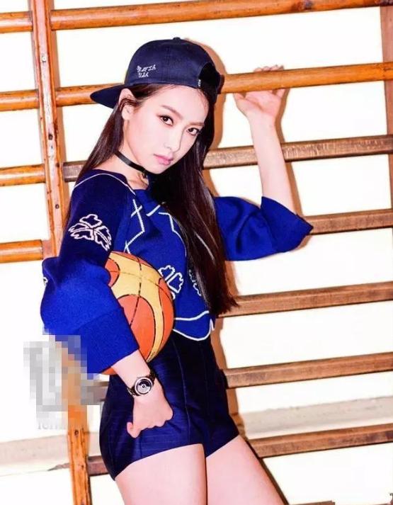 宋茜同款星星牛仔裤,宋茜穿6千块的牛仔背带裤