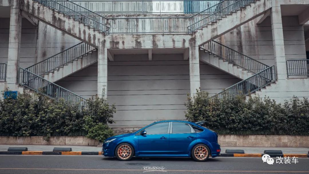 福克斯什么时候换回4缸发动机,经典福克斯移植发2.3t发动机